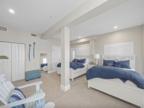 Bay to Gulf  Luxury Five Bedroom Vacation Home with Pool